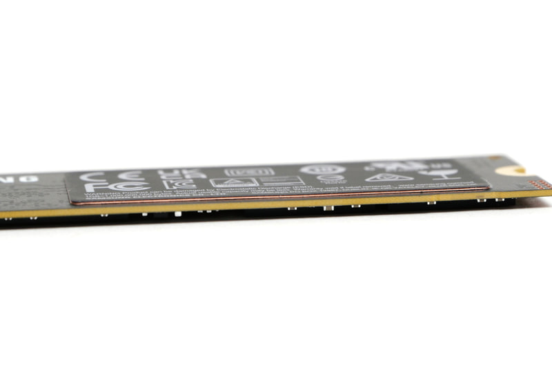 裏面には従来モデル同様、銅箔のヒートスプレッダを装着