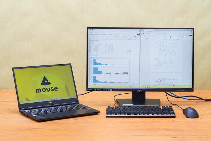 「<a href="https://www.mouse-jp.co.jp/store/g/giiyama-xub2797qsn-b1/?utm_source=pcwatch&utm_medium=content-text&utm_campaign=2503_pcwt_iiyama&utm_content=pr" class="n" target="_blank">ProLite XUB2797QSN-B1</a>」の利用シーン(接続はイメージです)
