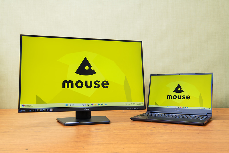 モニターはデスクスペースにマッチするちょうどいいサイズであることが重要