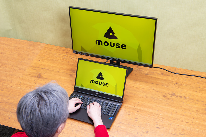 モニターの最適な設置距離は「画面の縦サイズ×1.5～2」程度と言われている