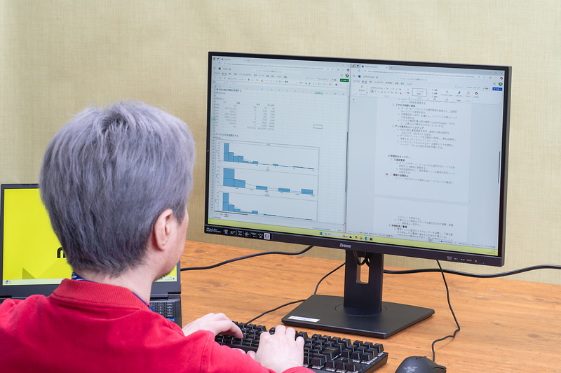 27型WQHD解像度はビジネス文書の視認性が高い