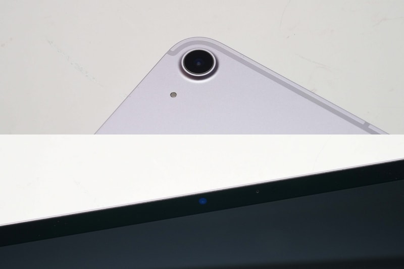 リアに1,200万画素広角(F1.8、5枚構成のレンズ、最大5倍のデジタルズーム、Focus Pixelsを使ったオートフォーカス)、フロントに1,200万画素センターフレームカメラ(横向き、F2.0)が搭載