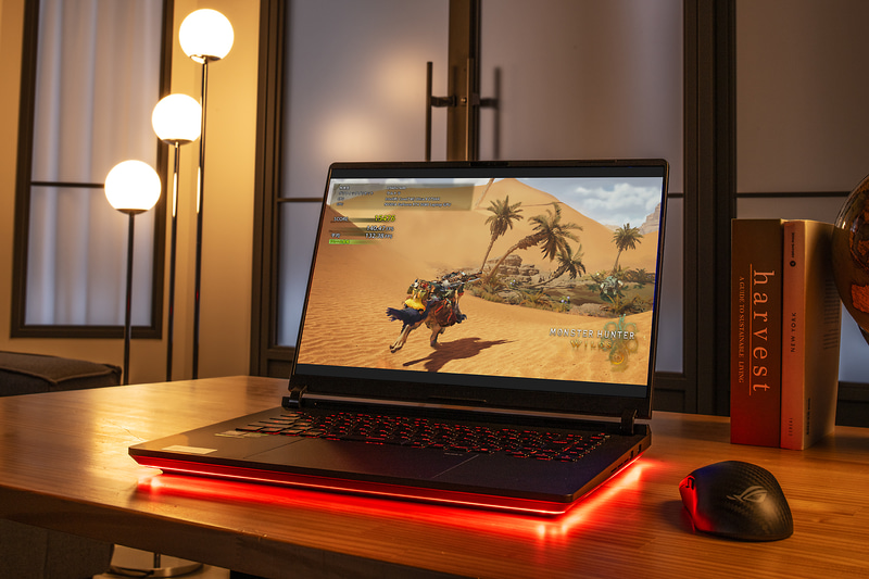 ASUS「<a href="https://store.asus.com/jp/90nr0ld1-m004h0-rog-strix-scar-16-2025.html" class="n" target="_blank">ROG Strix SCAR 16 G635LW</a>」。4月9日発売予定