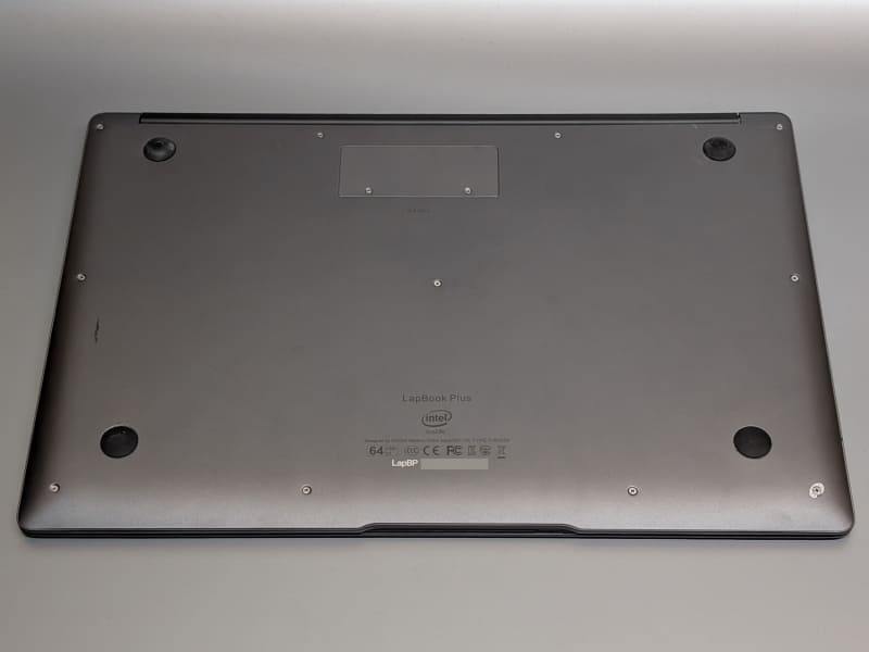 先の2製品のようなPCリサイクルマークは見当たらない