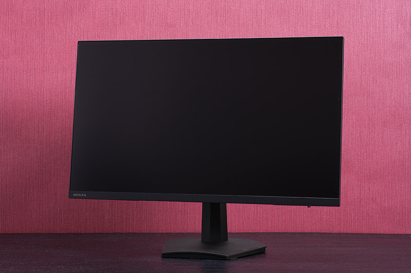 高速応答と広色域を両立するFast IPSパネルを採用。狭額縁なのでスッキリして見える