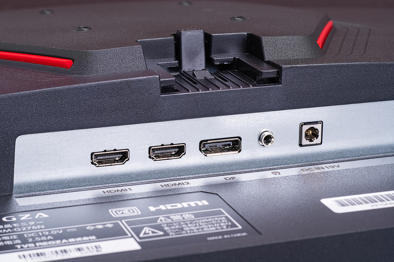 インターフェイスは、DisplayPort 1基、HDMI 2基、ヘッドフォン出力を用意。電源はACアダプタだ