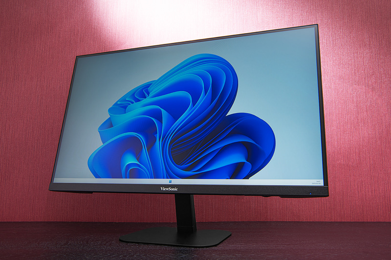 ViewSonic「<a href="https://www.viewsonic.com/jp/products/lcd/VA2708-2K-MHD" class="n" target="_blank">VA2708-2K-MHD</a>」。実売価格2万3,000円前後