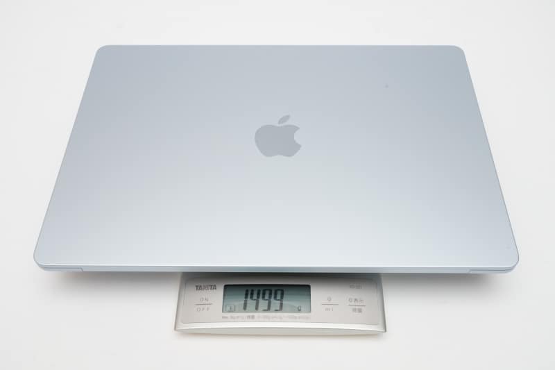 本体の重量は実測1,499g