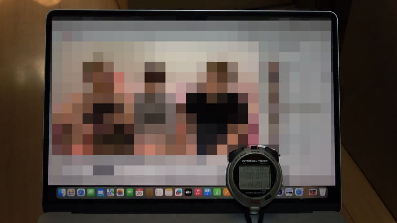 ディスプレイ、音量50%に設定した上でYouTube動画を連続再生したところ、14時間14分20秒動作した