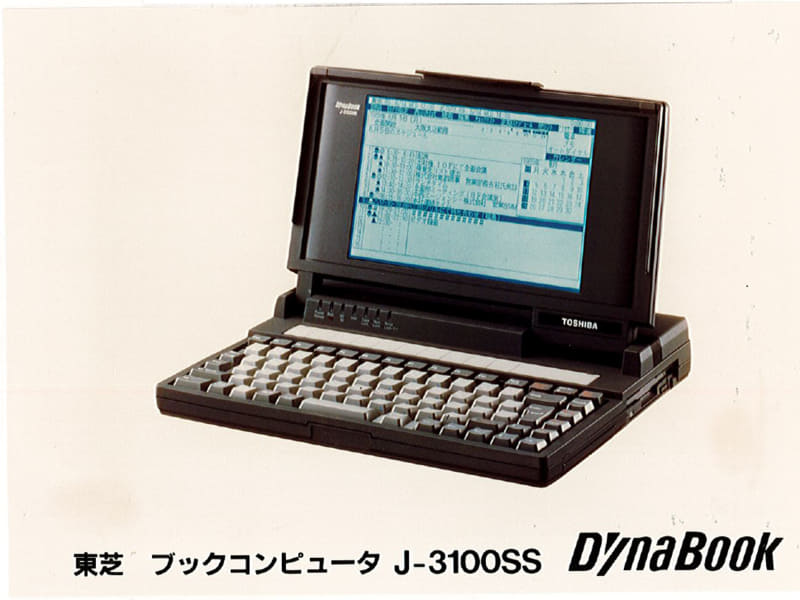 Dynabook J-3100SSのイメージキャラクターを務めたF1ドライバーの鈴木亜久里氏