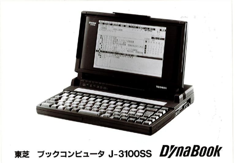 Dynabook J-3100SSのイメージキャラクターを務めたF1ドライバーの鈴木亜久里氏