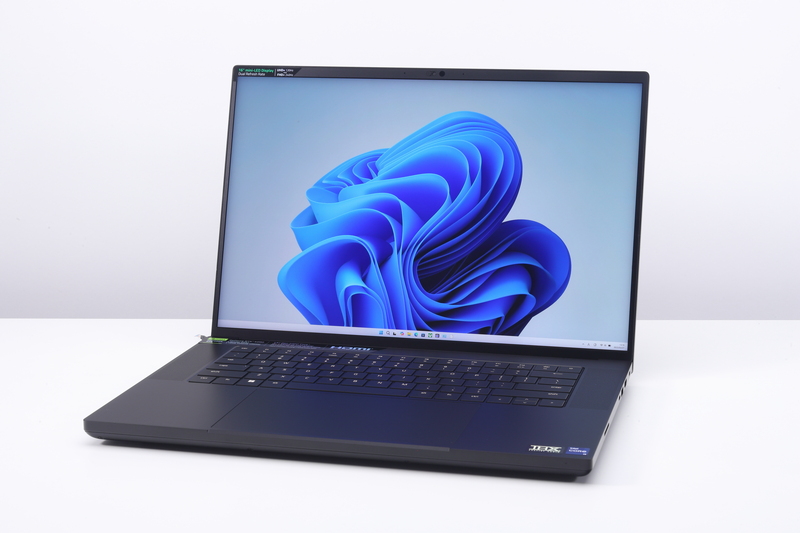 Razerの16型ゲーミングノート「Razer Blade 16 (2025)」