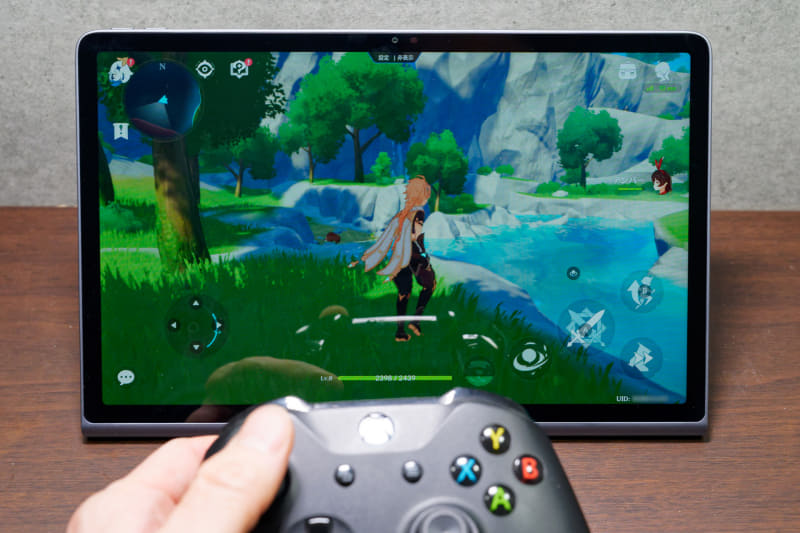 ゲームパッド非対応のゲームも快適に操作。ただし「原神」はデフォルト画質設定が「最低」で、ゲーミング性能は高くはない