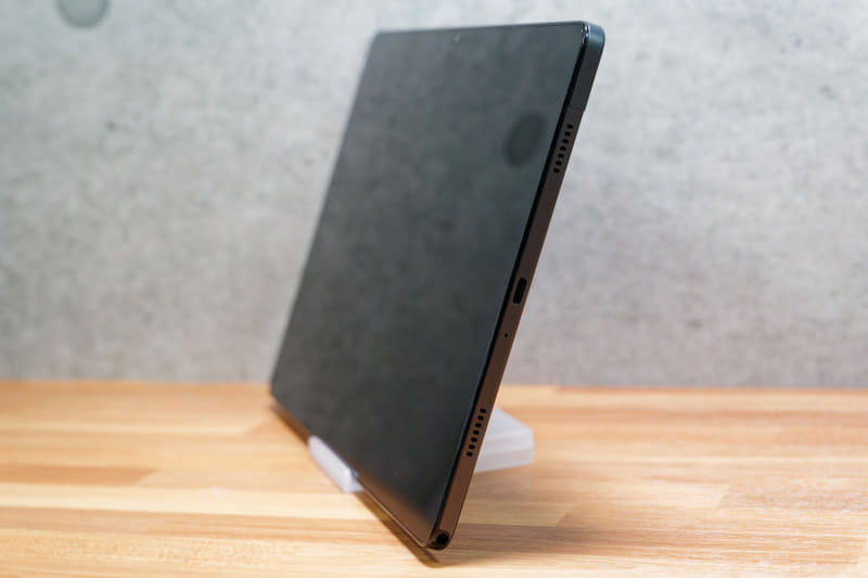 Dolby Atmos対応のクアッドスピーカーを搭載する