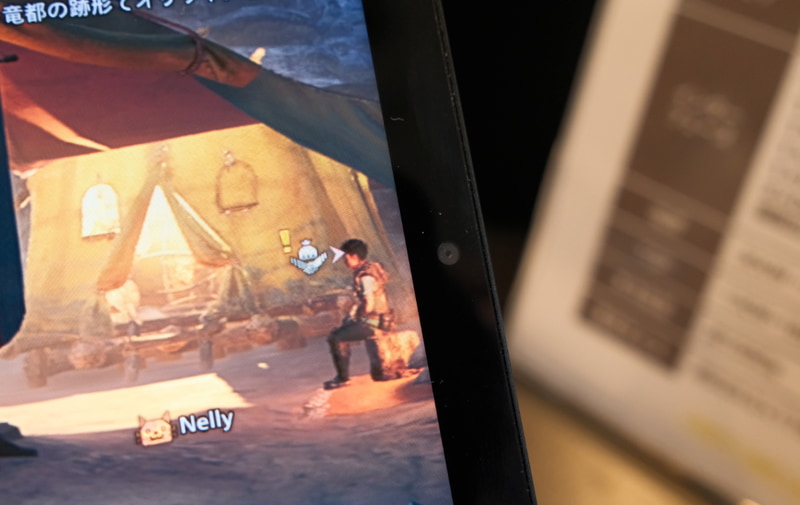 Webカメラはディスプレイの右側ベゼルに部分に配置されている