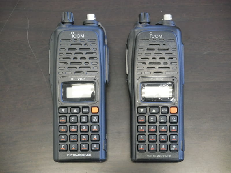 左が正規品の「IC-V82」。右が海外で流通している「IC-V82」の模造品。ひとめでは分からない