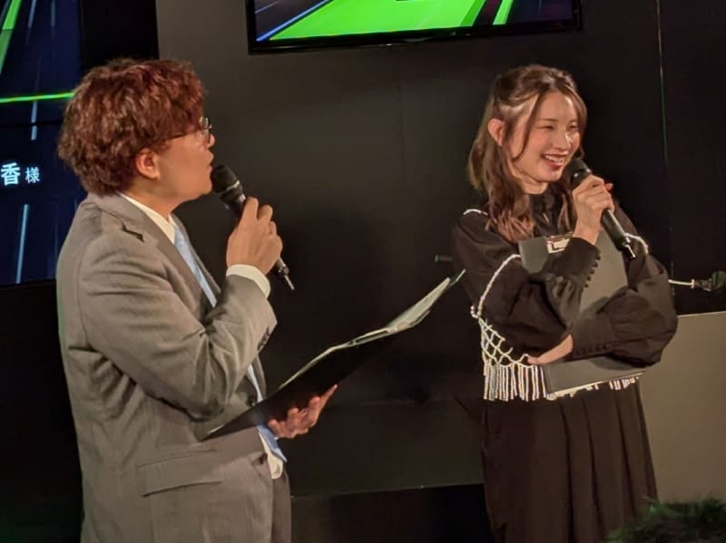 イベントMCのふり～だ氏とのトークでは、2025年4月より事務所から独立してフリーになった黒木氏が、仕事の依頼やギャラ交渉などを自身で行なっているため、AI(ChatGPT)を活用してメールの添削などを行なっているエピソードが語られた