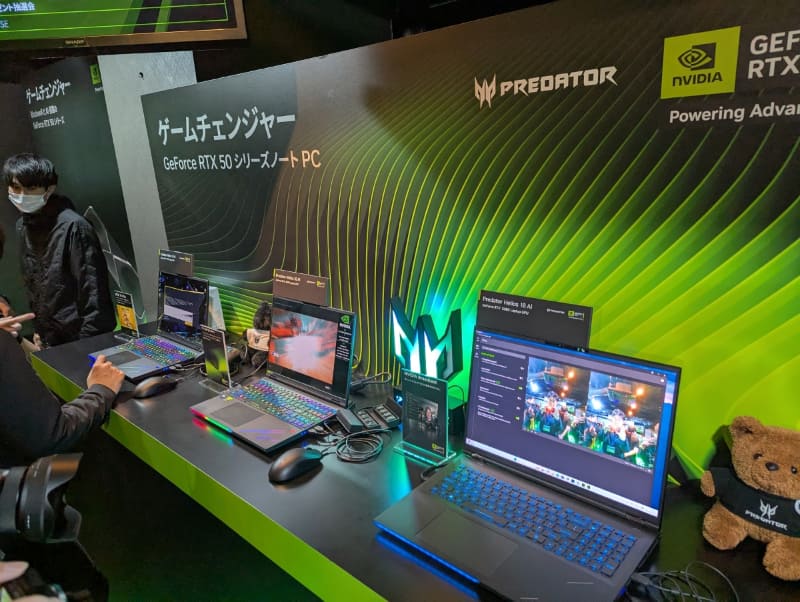 AcerのエリアにはGeForce RTX 5090 Laptop搭載の「Predator Helios 16 AI」が2台とGeForce RTX 5080 Laptop搭載の「Predator Helios 18 AI」の計3台が展示