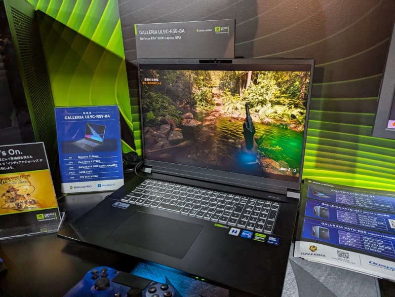 ハイエンドのゲーミングノートPC「GALLERIA UL9C-R59-8A」も1台展示されていた