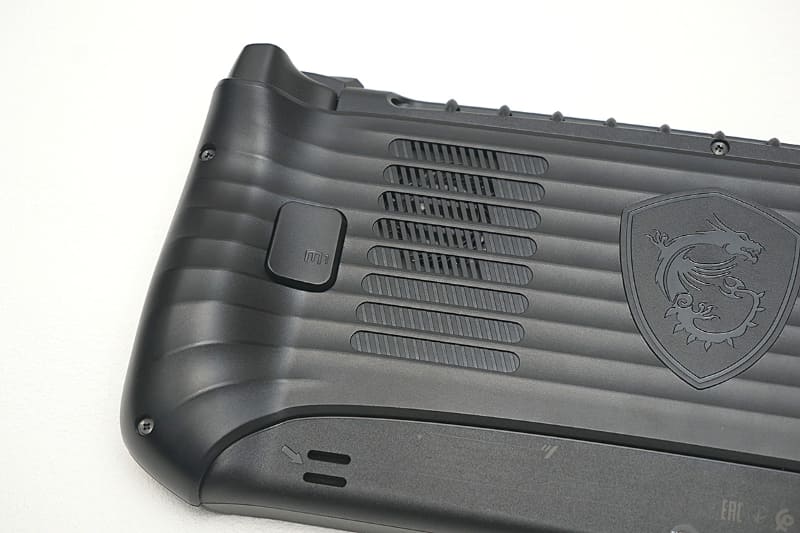 Cooler Boost HyperFlow冷却システムを採用。30Wでぶん回しても静かだ