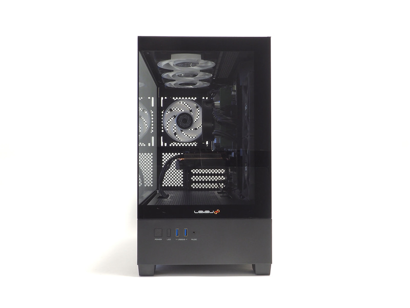 本体前面はフラットなガラス面と下部にフラットなインターフェイス面