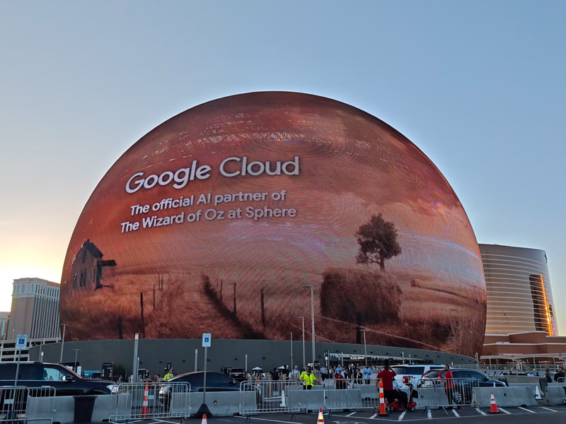 Googleのイベントが開催されたSphere、サイネージにはGoogle Cloudのロゴが表示されていた