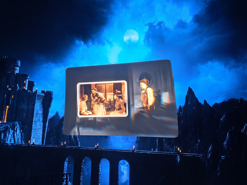 演技生成、本来の映画では描かれていない周辺部分でのキャラクターの動きをAIが生成して動画拡張する