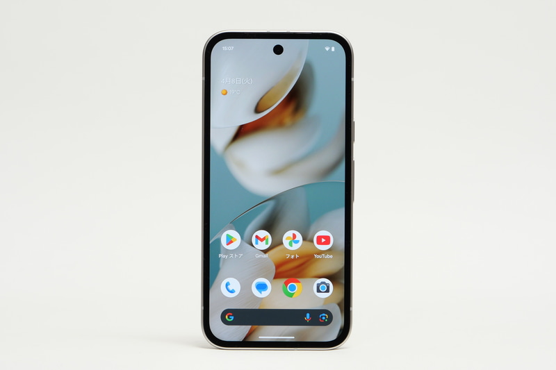 本体正面。表面ガラスはGorilla Glass 3を採用