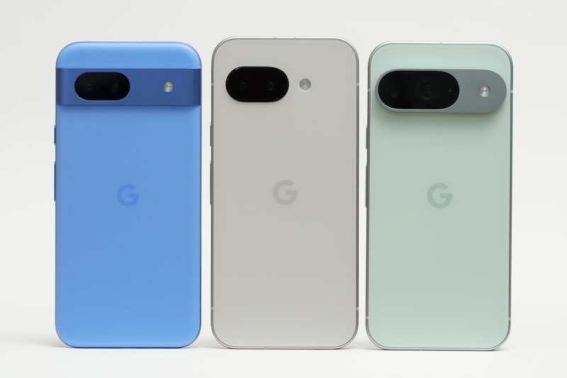 Pixel 8a(左)、Pixel 9(右)とのサイズ比較。Pixel 9a(中央)が最も大きい
