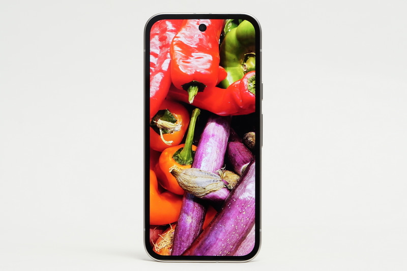 有機ELらしく優れた発色性能を誇っており、表示品質には全く不満がない