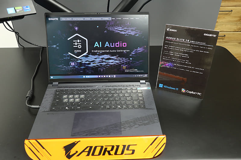 GIGABYTE ELITE 16。この発表会にはAMD関係者が出席していたためかスライドで個別製品紹介がなかったが、Core Ultra 9 275HXを搭載している