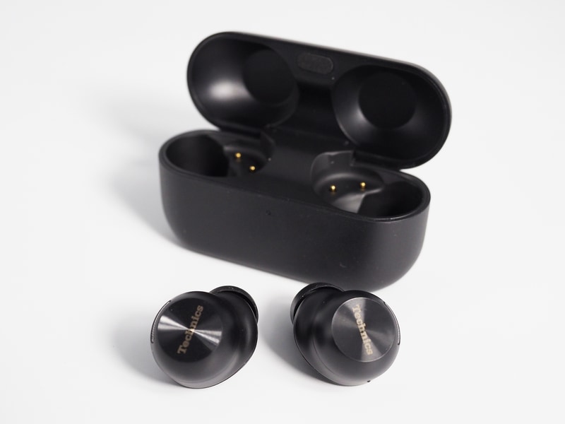 パナソニックはワイヤレスイヤフォンのフラグシップモデルとなる「EAH-AZ100」。音質だけでなくノイズキャンセリング機能も強化されている