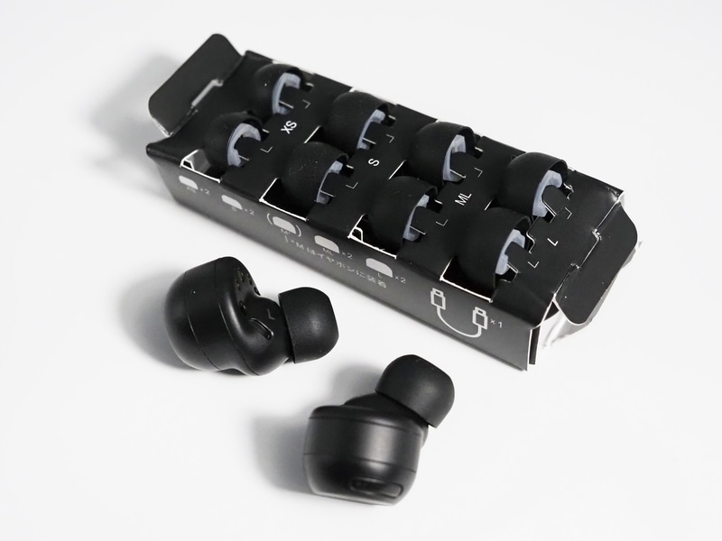 標準でイヤフォンに装着されているイヤーピースはMサイズ。そのほか、「XS」、「S」、「ML」、「L」サイズのイヤーピースが付属する