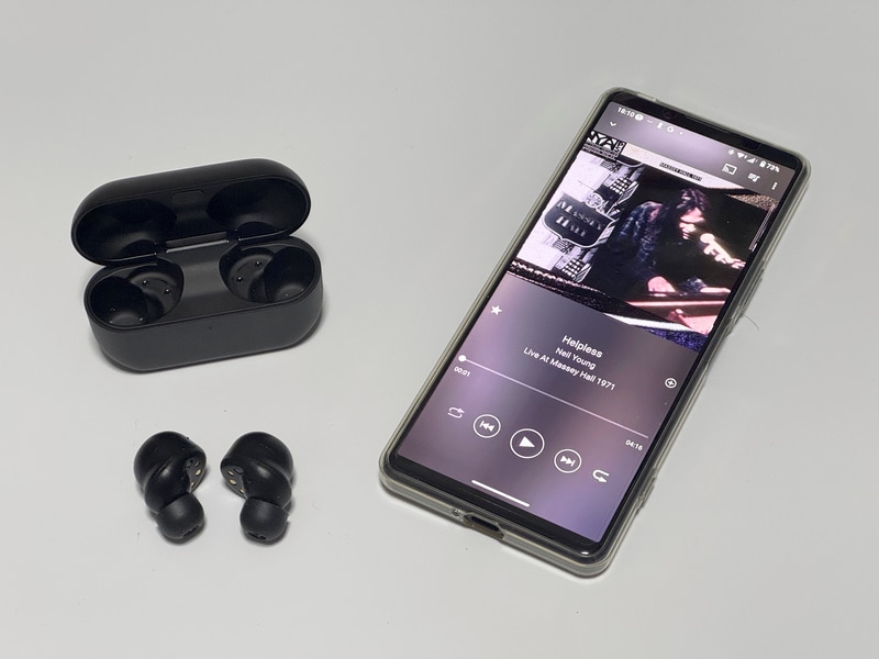 音楽再生はLDAC接続したソニーのAndroidスマホ「Xperia 5 IV」で実行。ボリュームは家の中では「6割の位置」。そのほかの場所では「7割の位置」に設定した