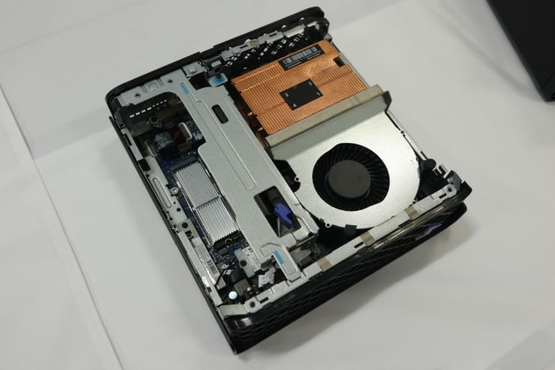 ミニPCよりちょいっとだけ大きいサイズだが、LowProfile/2スロット占有のビデオカードが装着できる