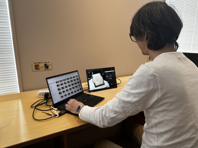 14型はノートPCが2画面になったイメージ。23.8型はその場でデスクトップが展開できた感覚