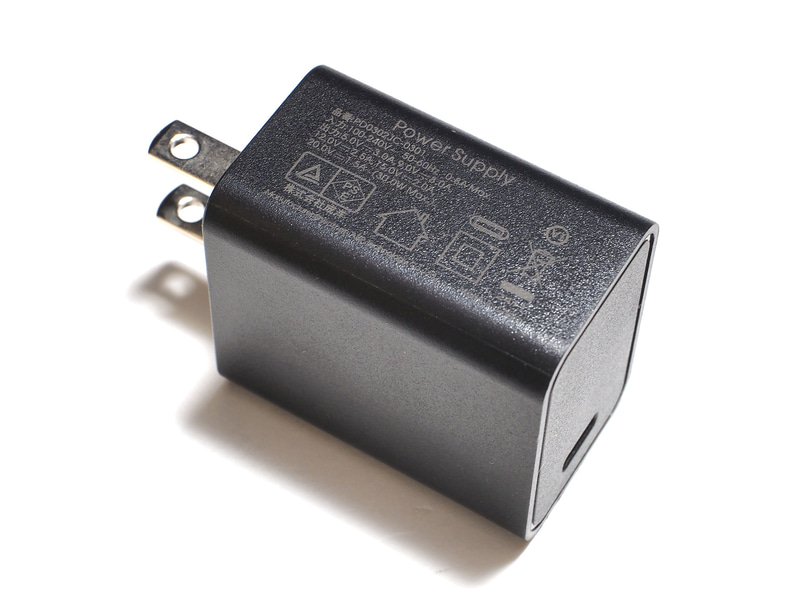 USB PD充電器は30Wタイプ(15V×2A)