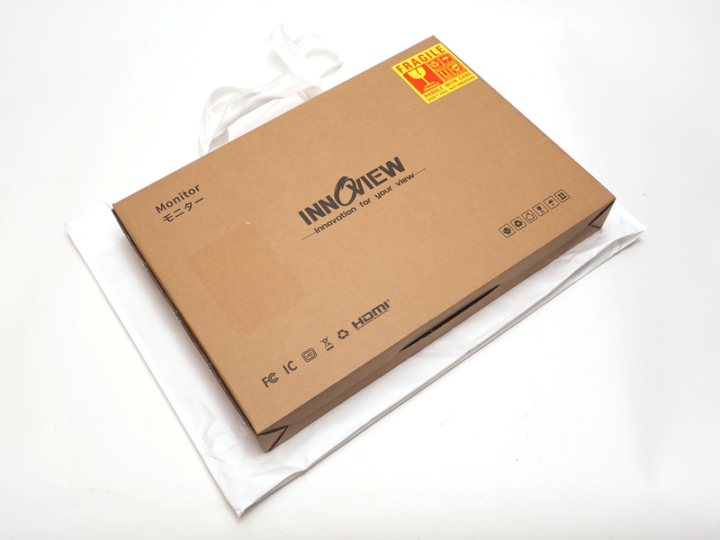 無印良品の「シェアバッグ Sサイズ」が23.8型モバイルモニター(の箱)にフィット