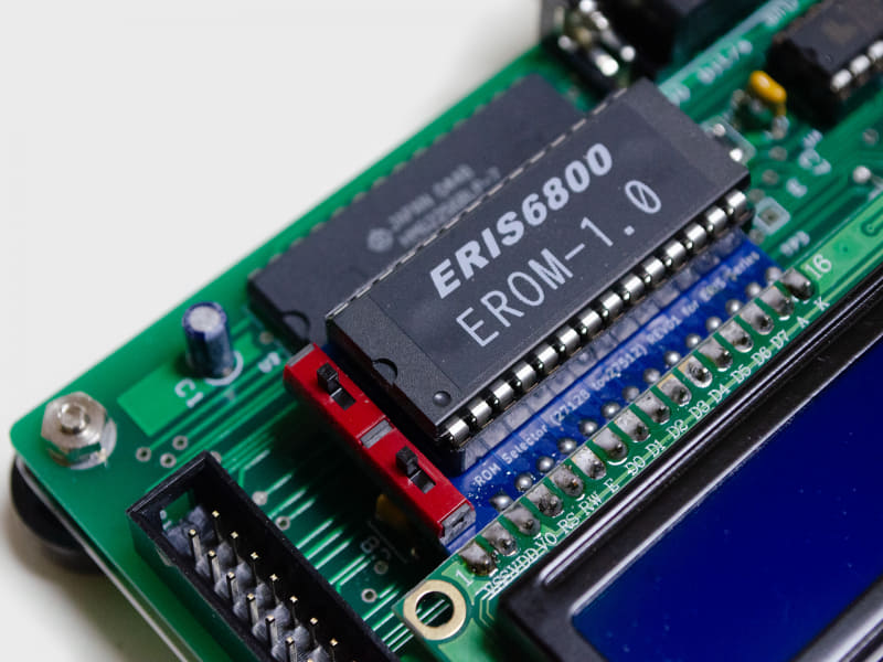 拡張ROMの横にあるバンク切り替えスイッチ。もちろん二進数で指定(笑)