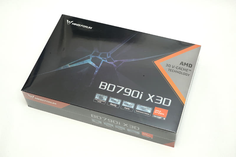 AMDによる3D V-Cache技術搭載がよく分かるパッケージ