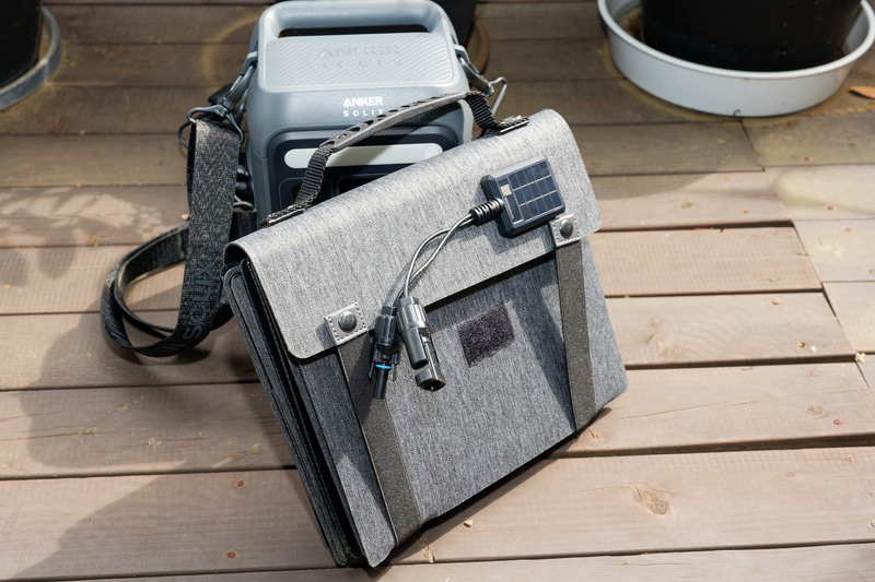 セット品の「Anker Solix C300 Portable Power Station with Anker Solix PS60 Compact Portable Solar Panel」