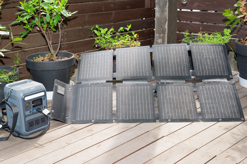 セット品の「Anker Solix C300 Portable Power Station with Anker Solix PS60 Compact Portable Solar Panel」
