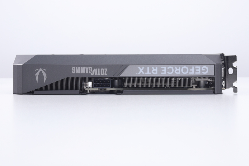 カードの占有スロット数は2スロット