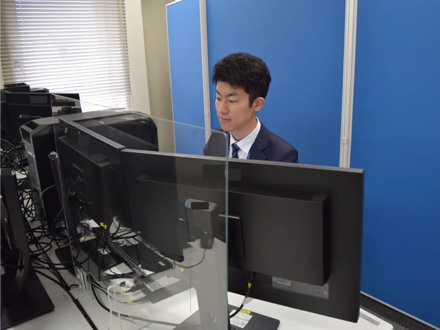 警視庁での業務を開始した高橋氏