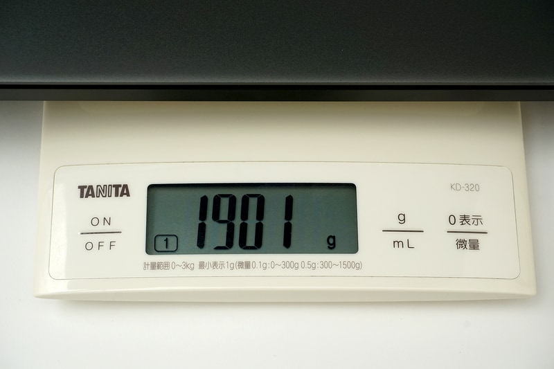 本体の重量は実測で1,901g