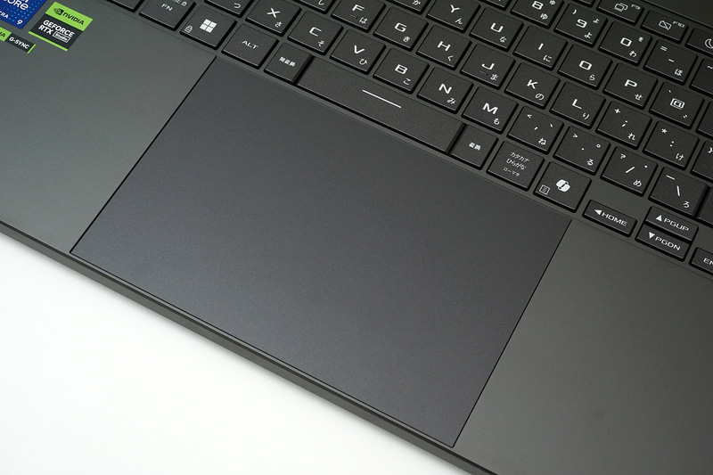 タッチパッドは実測で約99×150mmとかなり大きい