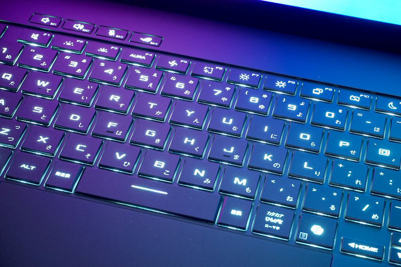 ライティング制御が可能なバックライトも備える