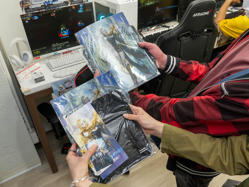 来場者プレゼントとして、SteelSeriesのマウスパッドやクリアファイルなどが進呈された