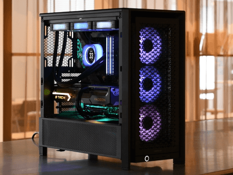 これで組み立てたゲーミングPCを使うための準備は完了だ(画像はライティングの変化が分かりやすいよう早送りしたもの)