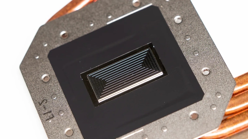 液体金属が塗布される部分に細かい溝を追加している